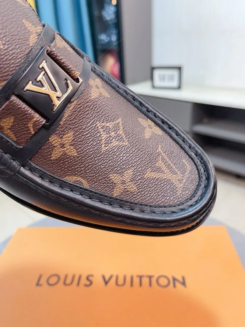 Men's Men's Shoes 💰458🌹🌹Niuli [LV] Louis Vuitton's new open-edge pigskin shoes are the most popular classic. Synchronized with the official website, the upper adopts Italian imported upper embossing➕comfortable cowhide lining, fashionable atmosphere, unique brand and unique craftsmanship. Highlighting the hot style of the new year. Stop hesitating, stop wandering, get it now. Code number: 38--44